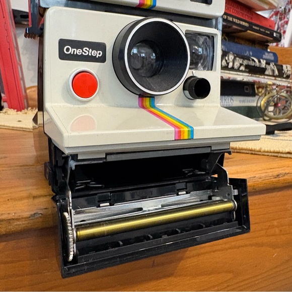 Vintage Polaroid OneStep SX-70 Land Camera with a Q-Light Flash attachment - Picture 9 of 11